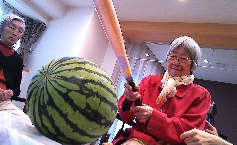 スイカ割りをしました！