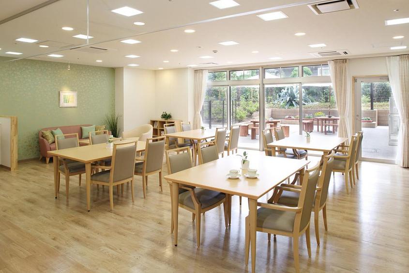 1F リビングルーム兼食堂兼機能訓練室