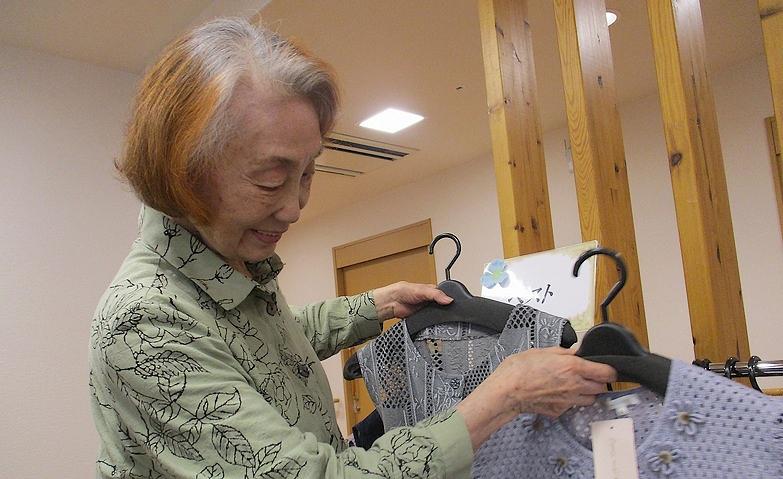 「どちらにしようかしら」