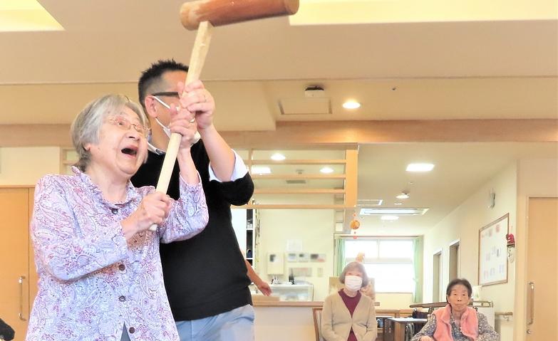 迫力あるもちつき