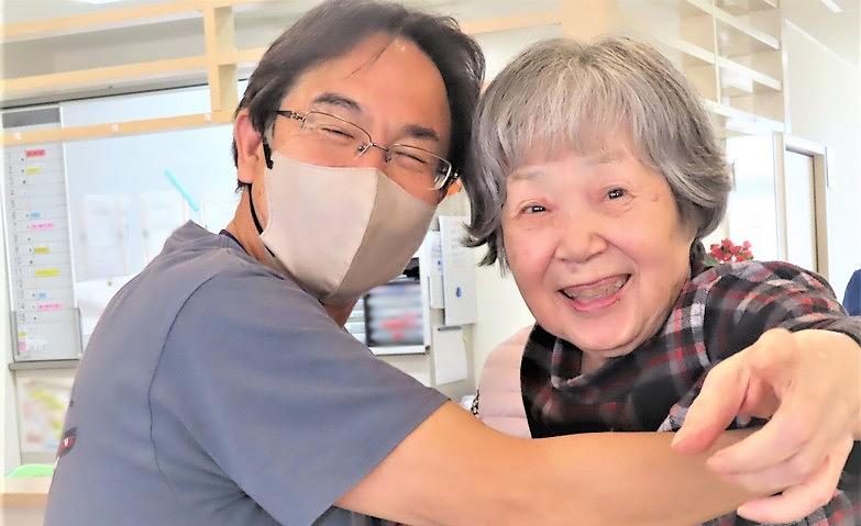 笑顔がはじけるダンスのひと幕