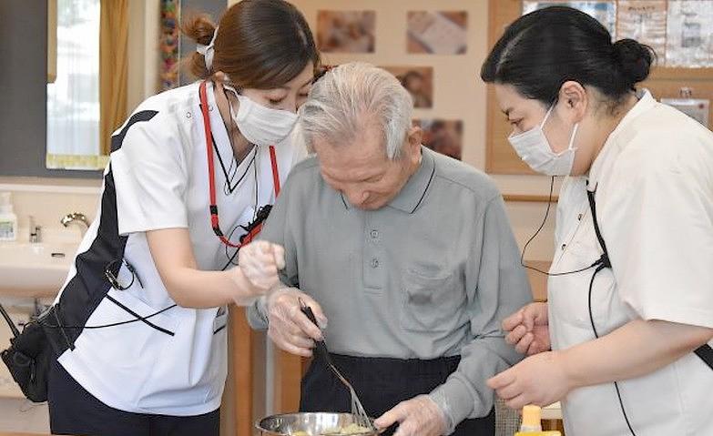 力を合わせて、ポテトサラダづくり			