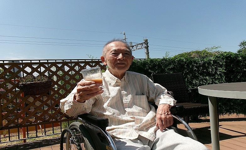 ウッドデッキで味わうコーヒータイム
