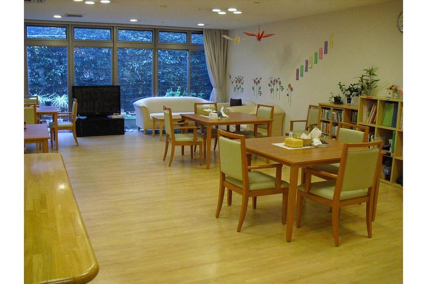 1F リビングルーム兼食堂兼機能訓練室