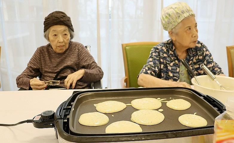 ホットケーキで茶話会開催