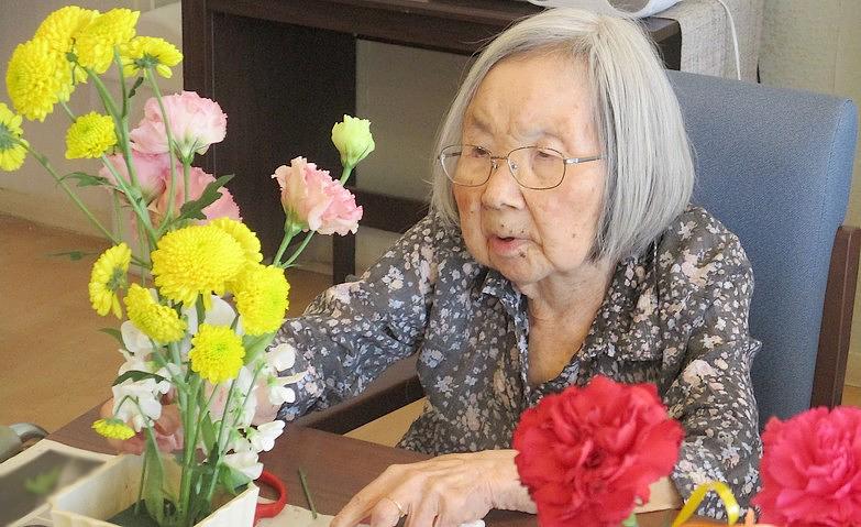 色とりどりの花で彩るフラワーアレンジメント