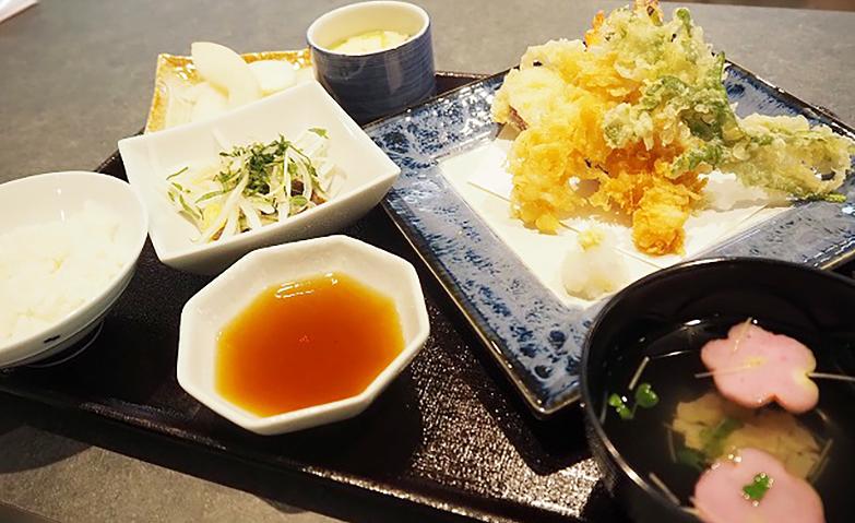 今日は天ぷら御膳です