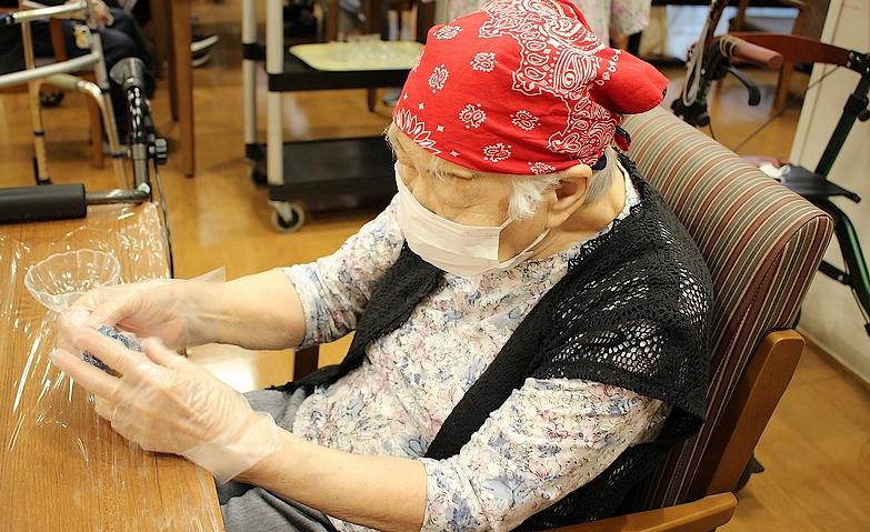 アジサイの菓子づくりに挑戦！
