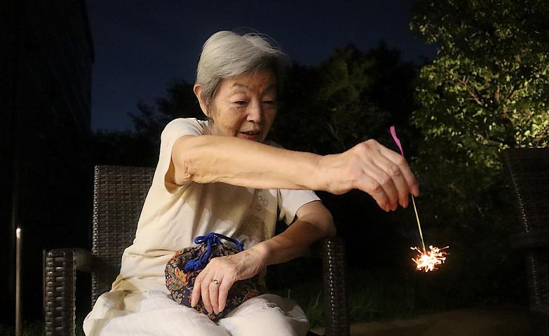 ホームで花火大会