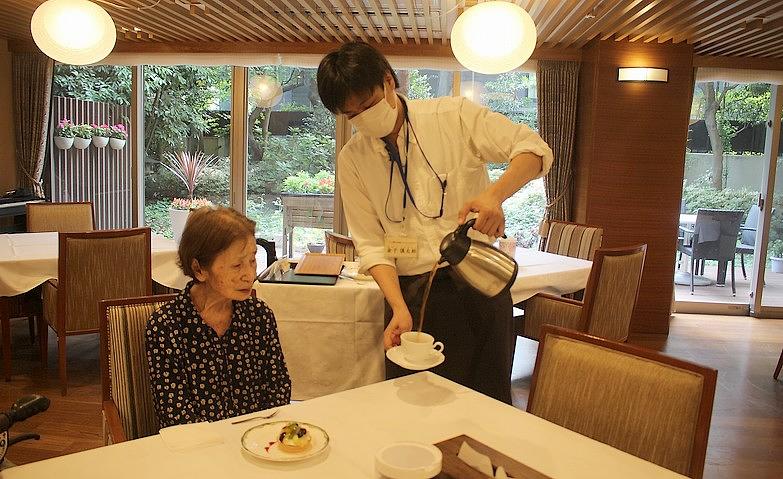 笑顔あふれる「杜カフェ」