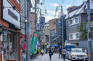 阪急神戸線「岡本駅」駅前