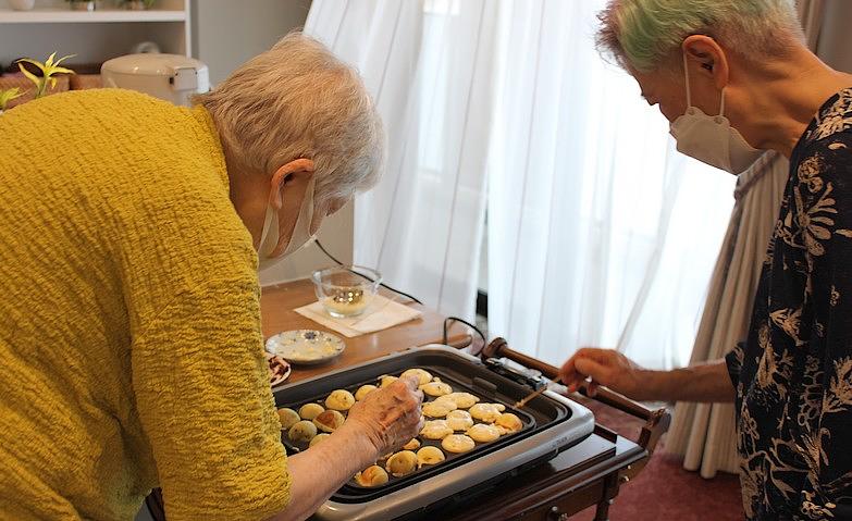 タコ焼き機でベビーカステラづくり！