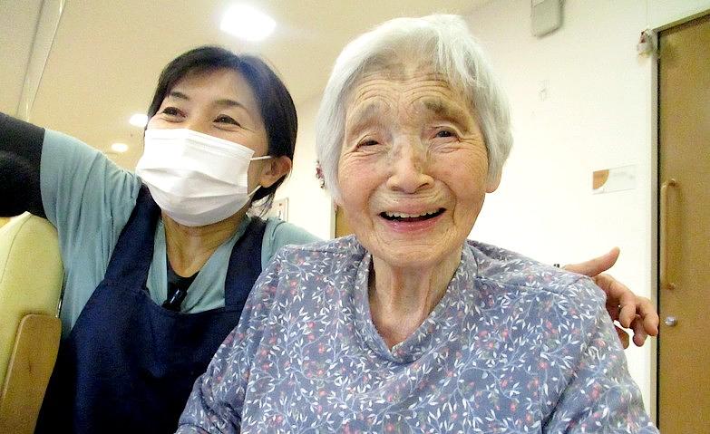 カラオケで笑顔