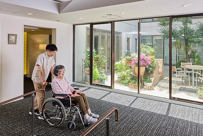 花の彩りを感じながら、 季節の移ろいを体感