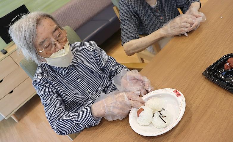 おにぎり召し上がれ！			