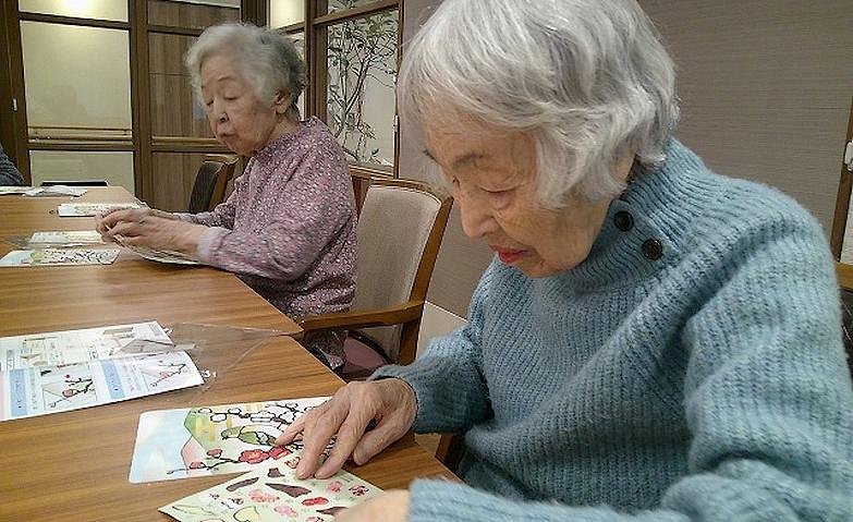 シール切り絵に挑戦！