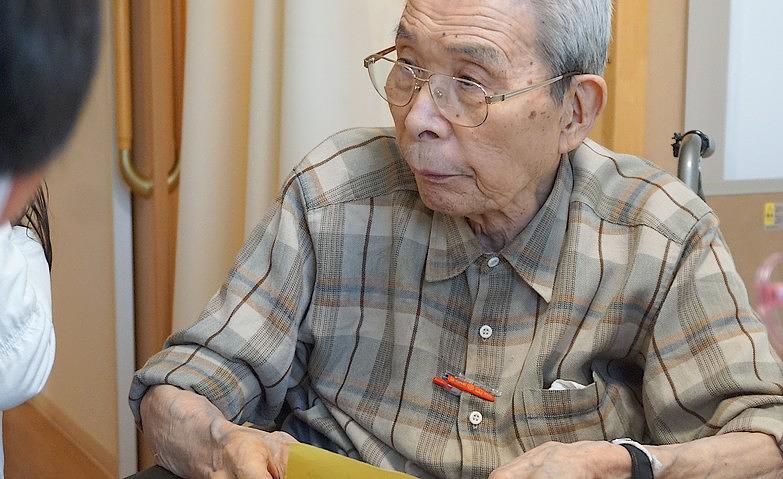 園児たちがお誕生日のお祝い