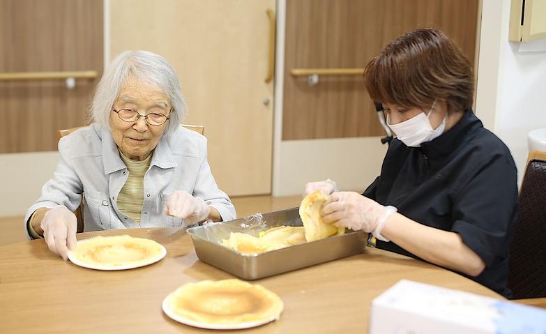 クレープ作り～笑顔半分集中半分～