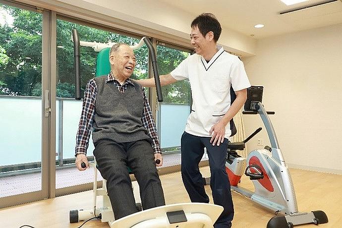 トレーニングに取り組まれるご入居者様