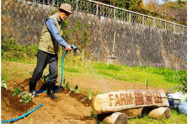 ファーム鎌倉山 畑の水やりと土を耕す画像1