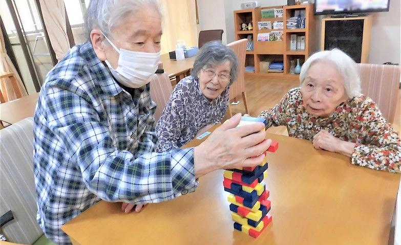 積み木ゲームで交流