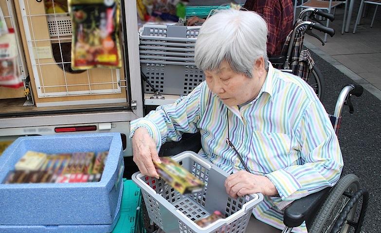 「移動スーパー」でお買い物