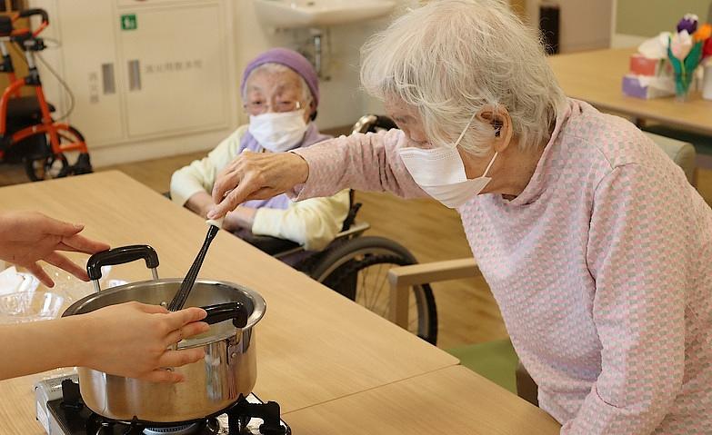 りんごのコンポート作り