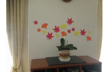 ホームを秋色に飾り付けました！画像3