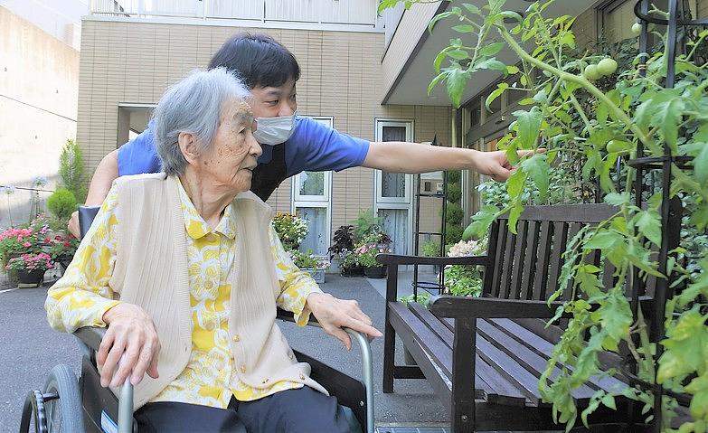 「これから赤くなるわよ」		