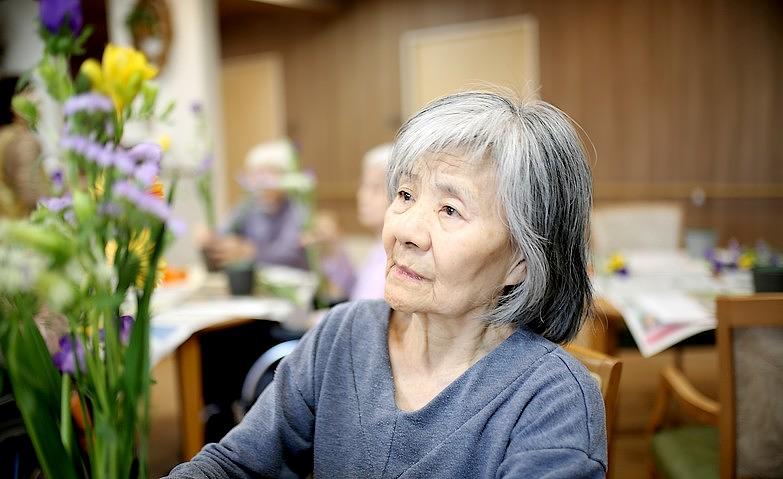真剣なまなざしで