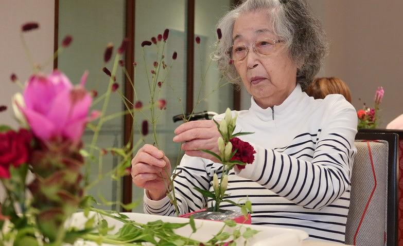 お花で秋の移ろいを