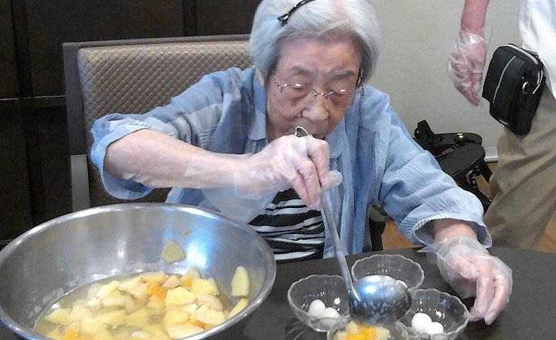 フルーツポンチ作り～完成をみんなで味あって～