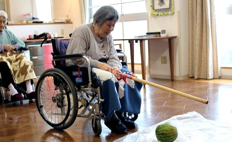 「なんだか夏って、にぎやかだね！」			