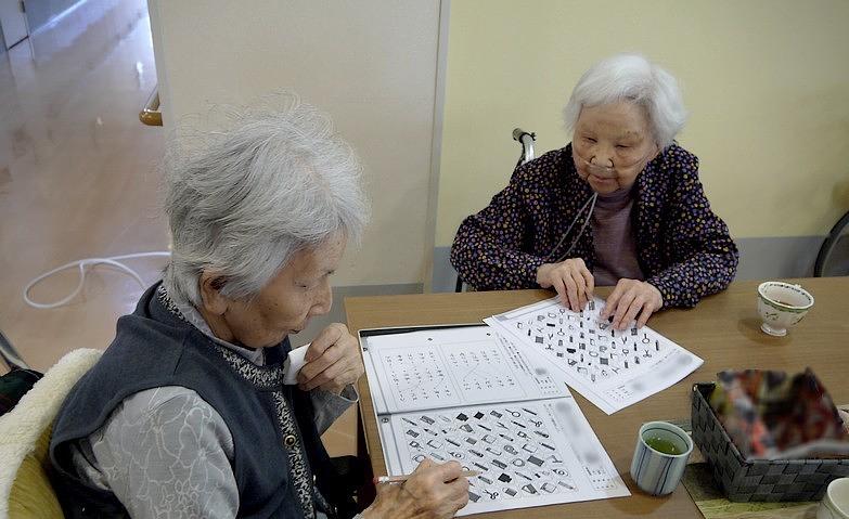 教え、教えられ