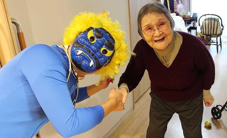 鬼としっかりと握手