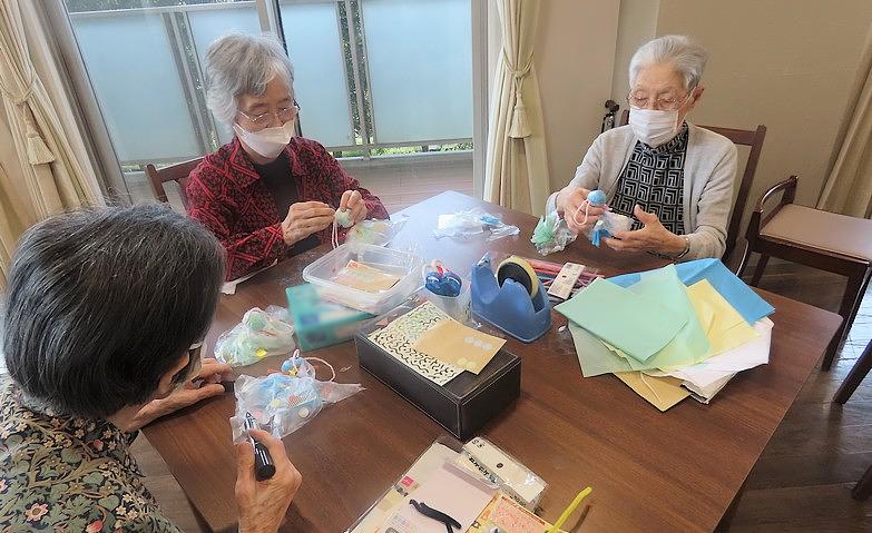 梅雨を吹き飛ばせ！「てるてる坊主づくり」