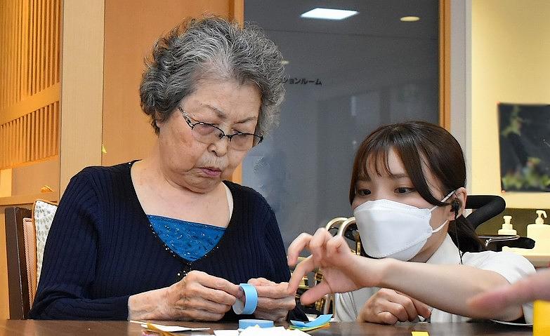 七夕飾り制作～輪飾り天の川～