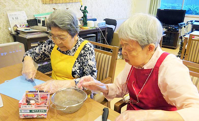 料理班活動中