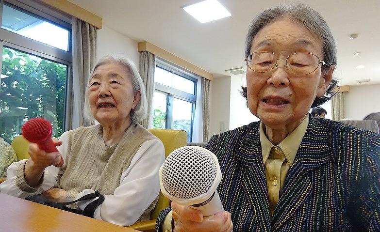 大盛況！「カラオケ倶楽部」			