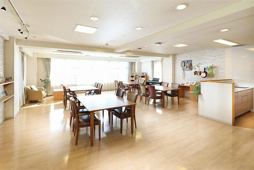 リビングルーム兼食堂兼機能訓練室