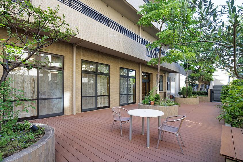 1F ウッドデッキ