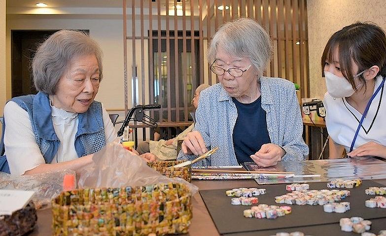 手先を動かして楽しむ作品づくりの時間