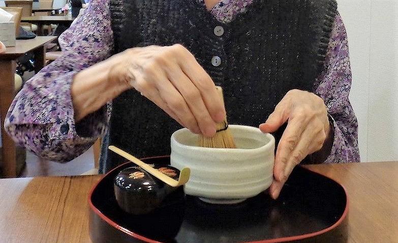 日本の習慣「お茶をたてる」