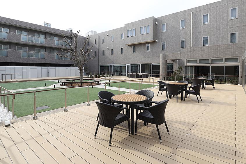 ウッドデッキ(中庭)