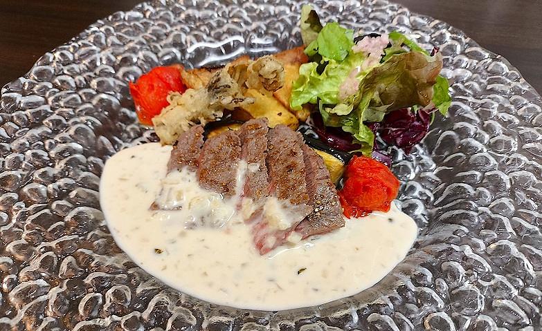 「イベント食」～牛肉グリエのペッパーソース　フライドポテトトリュフ塩がけ～