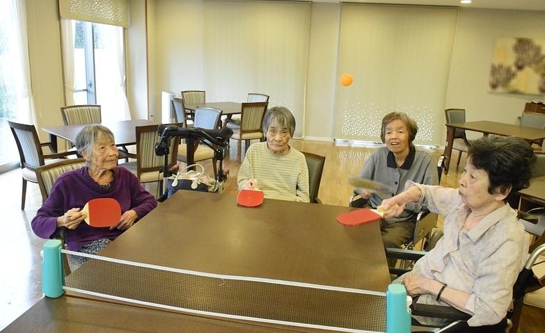 卓球で笑顔と元気をチャージ！