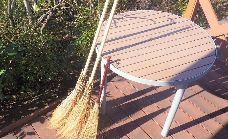 コキアでほうき作り