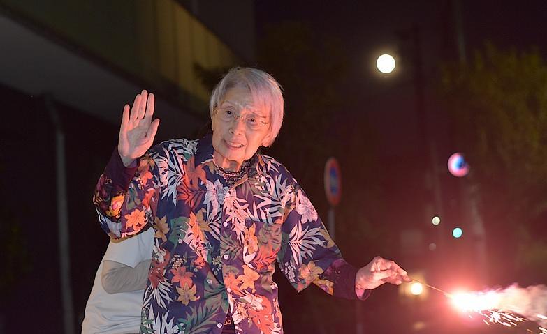 月と花火と満面の笑み