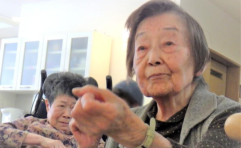 振りつけも軽やかに
