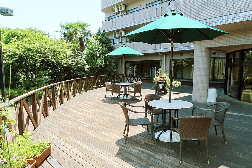 1F ウッドデッキ